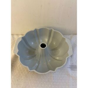 Nordic Ware Bundt Pan cream  color used Minneapolis Minn. USA